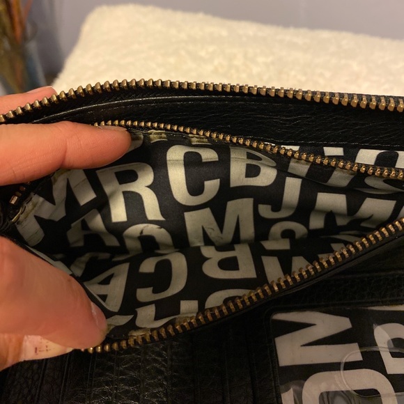 Marc by Marc Jacobs Classic Q Vertical Zippy - Picture 5 of 7